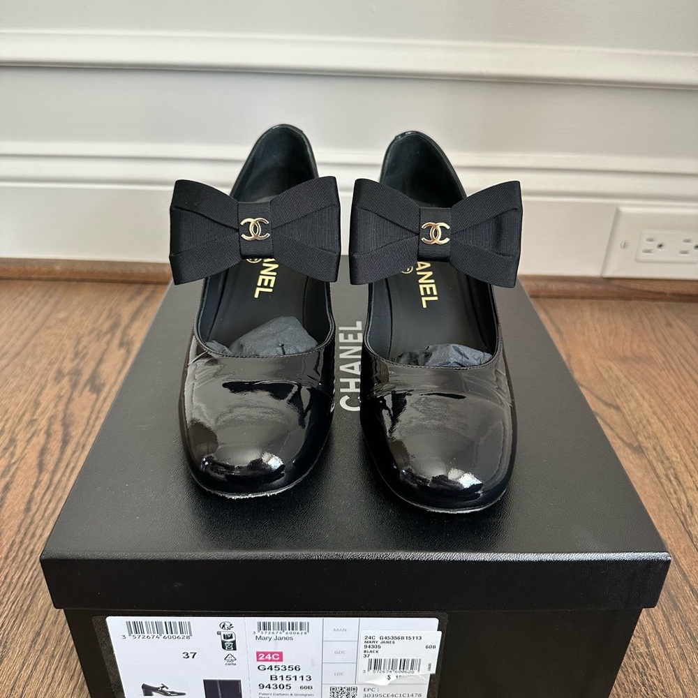 Chanel Black Patent Leather Bow Mary Jane Pumps 37